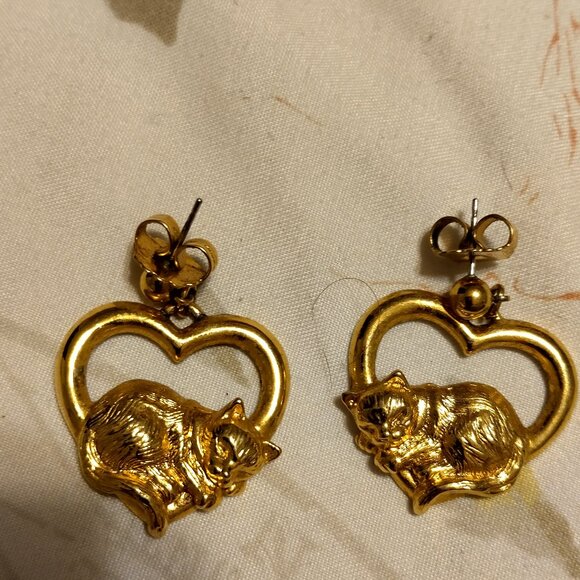 Avon Jewelry - Avon cat in Heart earrings- Vintage-no discount's given prices are low enough